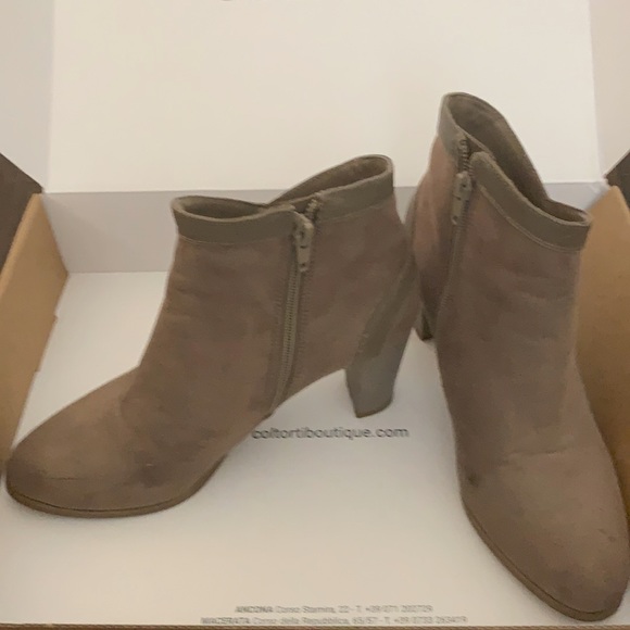 Boots - Picture 3 of 3